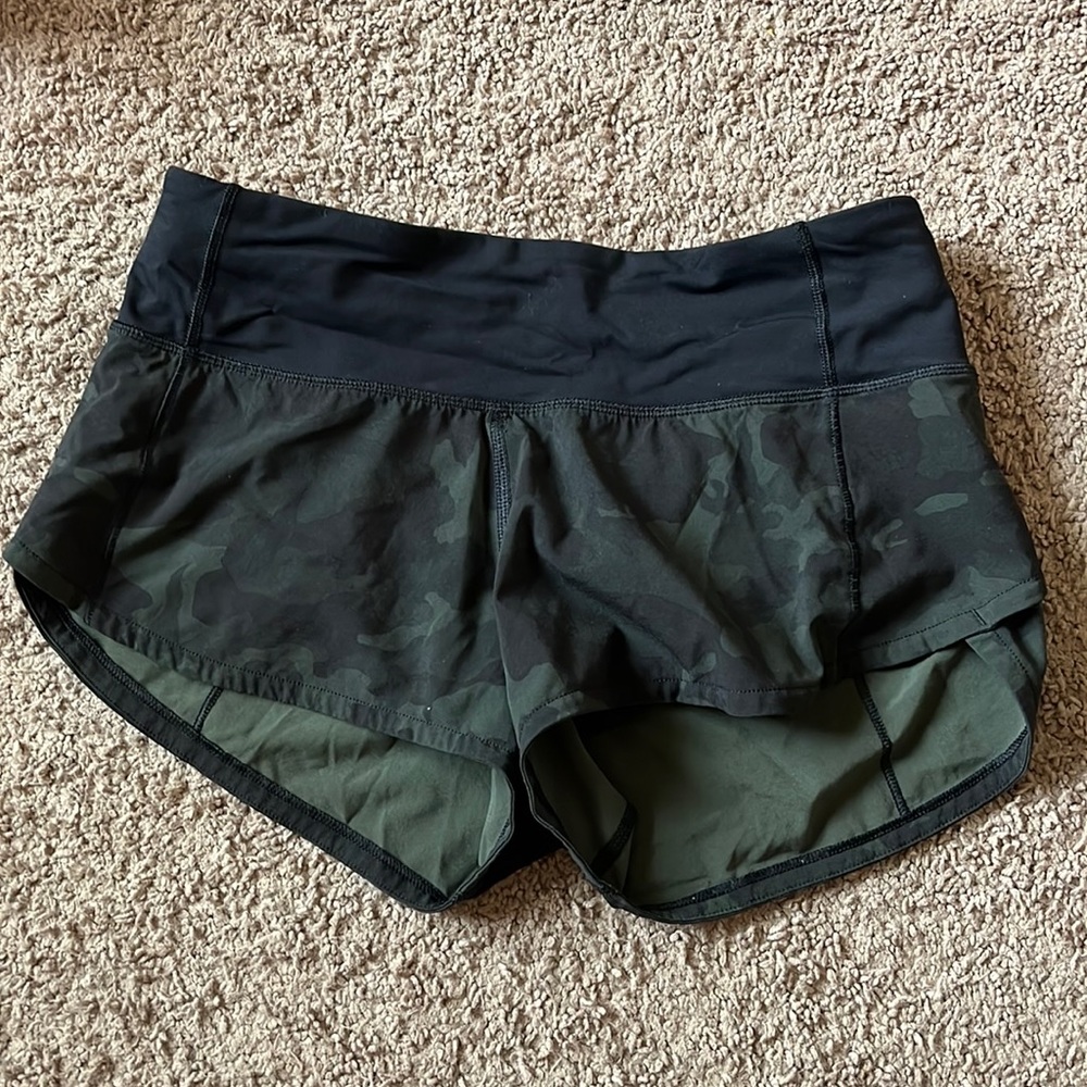 Size 0 Lulu Camo Shorts